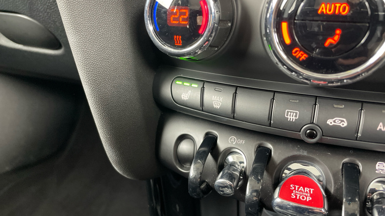 MINI Hatchback 1.5 Cooper Classic Premium 3dr Auto Petrol Hatchback